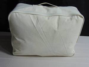 lot 34 image: Bluesign Bedding King Comforter