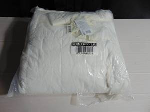 lot 53 image: KingCal King French Linen Box Stitch Quilt BOKSER HOME White