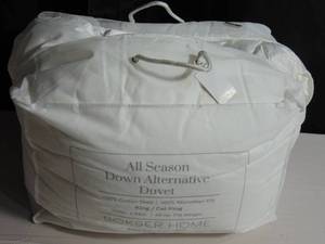 lot 65 image: KingCal King All Season Premium Down Alternative Duvet Comforter Insert  BOKSER HOME