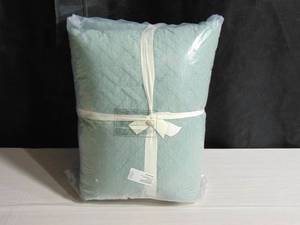 lot 82 image: Queen  Quilt