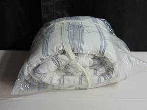 lot 88 image: Quilt KingCal King