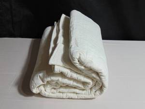 lot 119 image: White FullQueen Heavyweight Linen Blend Quilt - Casaluna