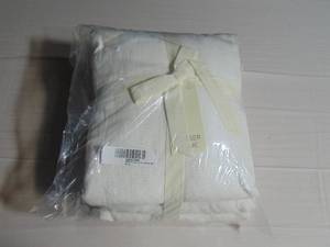 lot 121 image: White Queen Size 100% French Linen Fitted Sheet And Flat Sheet   BOKSER HOME