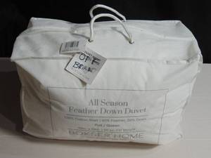 lot 131 image: PeaceNest All Season Microfiber White Goose Down & Feather Fiber QueenFull Comfrorter
