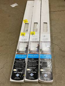 lot 8 image: Mainstays 1-In Cordless Vinyl Light Filtering Blind White 46.5 in W x 64 in L (Lot of 3)
