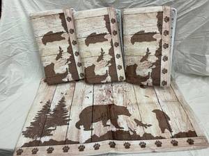 lot 11 image: 4 Bear Print Bath Mats