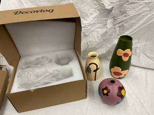 lot 15 image: Decovlog Ceramic Vases - Floral Motifs (Lot of 3)