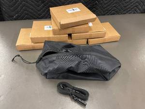 lot 48 image: 7 Travel Packing Organizers - Black Nylon Zip Bag with Detachable Strap