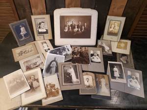 lot 17 image: Large Group of Antique Photos and Cabinet Cards