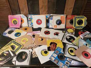 lot 31 image: Large Lot of Collectabel 45s From the 50s 60s & 70s