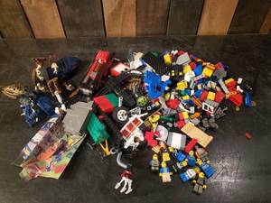 lot 32 image: Huge Group of Misc Lego Pieces and People