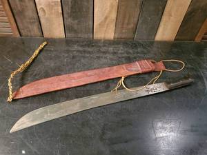 lot 45 image: Beautiful 29 Long Machete with Sheath Wow