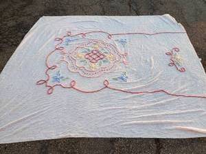 lot 53 image: Beautiful Large Chenille sewn Penneys Fashion Manor Bed Spread