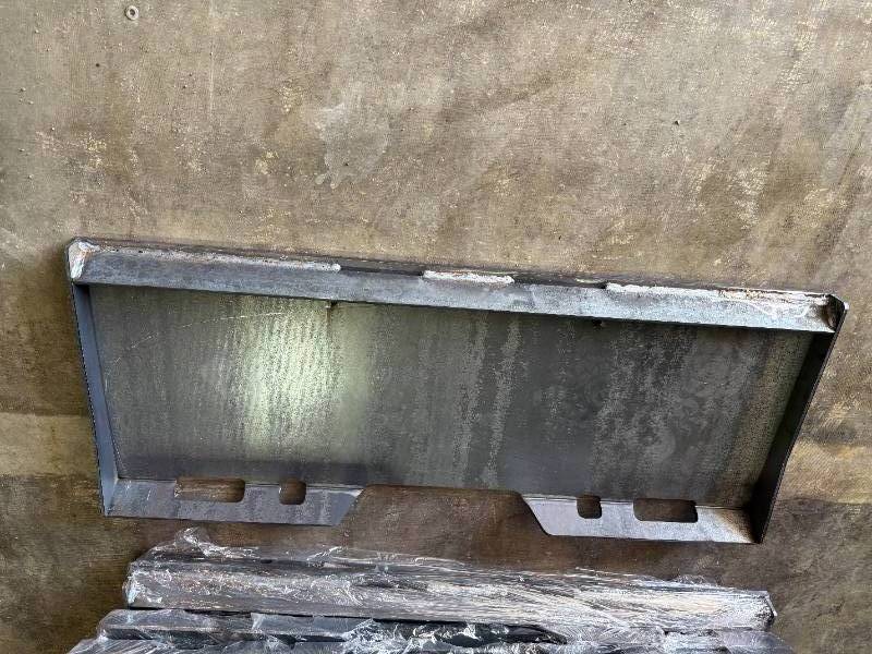 lot 47 image: Wolverine Yinatech 14 Universal Quick Attach Mount Plate