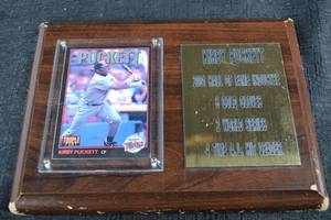 lot 114 image: Kirby Puckett Hall of Fame Plaque with Card - 2001 Inductee, 6 Gold Gloves, 2 World Series