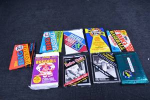 lot 130 image: Topps Baseball Cards - Vintage 1990s Collectible Card Packs Lot