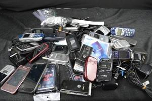 lot 169 image: Assorted Cell Phones - Mixed Brand Lot (Samsung, Nokia, Motorola, Sony Ericsson)