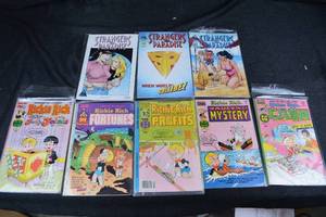 lot 173 image: Strangers in Paradise & Richie Rich Comics Lot (8)