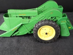 lot 65 image: John Deere No. 50 Green Toy Front Loader Harvester - Collectible Farm Model