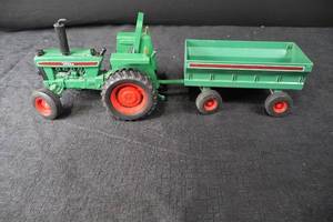 lot 66 image: Tonka Green Tractor with Dump Trailer - Vintage Farm Toy