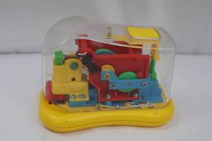 lot 166 image: Swingline Desk Toy Gear Mechanism in Clear Dome - Yellow Base