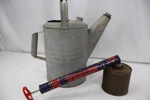 lot 189 image: Hudson Sprayer & Duster and Galvanized Watering Can - Vintage Garden Tools