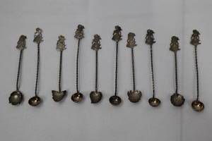lot 194 image: Vintage Spoons - 10-Piece Set