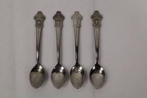 lot 197 image: BUCHERER OF SWITZERLAND Spoons - Rolex Crest Handles - 4-Piece Set