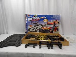 lot 10 image: Daytona 500 NASCAR HO Scale Electric Racing Set - 23 Feet Track