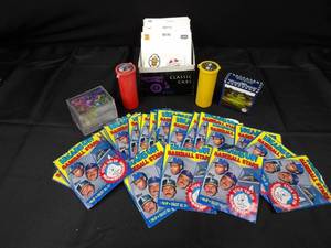 lot 13 image: Heads Up Baseball Stars Trading Cards Lot - Ford Model T 1908-1927 Booklets - Blue Golf Course Box