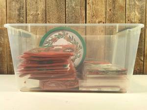 lot 1 image: Lot of Christmas (chair covers, tablecloths, etc.)