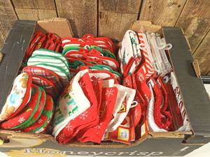 lot 3 image: Huge Lot of Christmas (Table Mats, Kitchen towels, etc.)