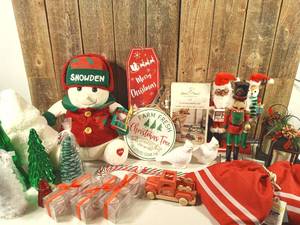 lot 9 image: Huge lot of Christmas Decor