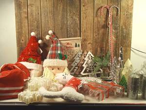lot 10 image: Huge lot of Christmas Decor