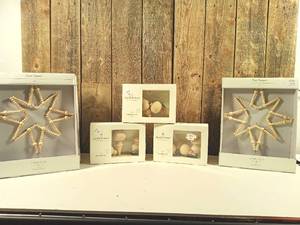 lot 17 image: Lot of Christmas Tree Decor