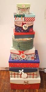 lot 29 image: 10 Gift Boxes