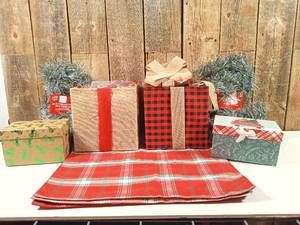lot 31 image: Christmas Decor (garland, 2 light up gift boxes)