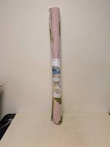 lot 31 image: NEW ROOM ESSENTIALS AREA RUG (PINK FLORAL) 45x6