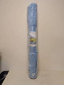 lot 32 image: NEW ROOM ESSENTIALS AREA RUG (BLUE SHAG) 45x6