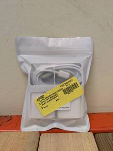lot 87 image: (2) NEW FAST CHARGE- C TO LIGHTNING POWER CORDS