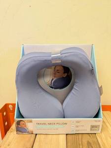 lot 89 image: NEW TRAVEL NECK PILLOW WITH COOLING TECHNOLOGY (PURPLE)