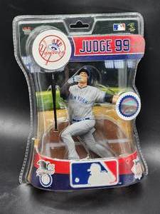 lot 152 image: New York Yankees Slugger Action Figure