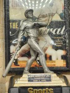 lot 188 image: Limited Edition 1990 Sports Illustrated HOF Great Ken Griffey Jr Pewter Figure