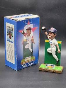 lot 138 image: Seattle Mariners HOF Great Ken Griffey Jr Bobble Head