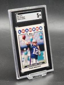 2008 Topps Tom Brady Football Card #286 SGC 5