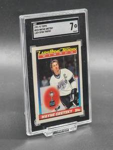 1991-92 Topps Wayne Gretzky Hockey Card #520 SGC 7