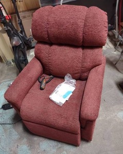 lot 7 image: Comfort Zone Lift Chair Recliner by Golden