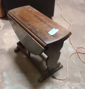 lot 5 image: Antique Small Drop Leaf End Table