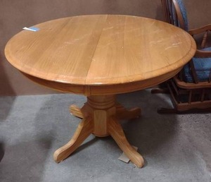 lot 14 image: Round Solid Oak 42 table with pedestal base