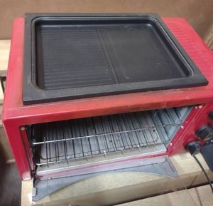 lot 18 image: Ginnys 10 in 1 everything oven